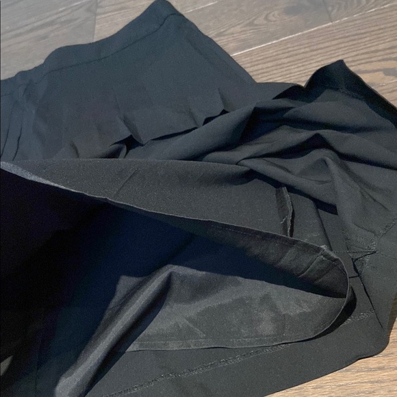 Classic Black Pleated Skirt - Theory - Picture 3 of 5